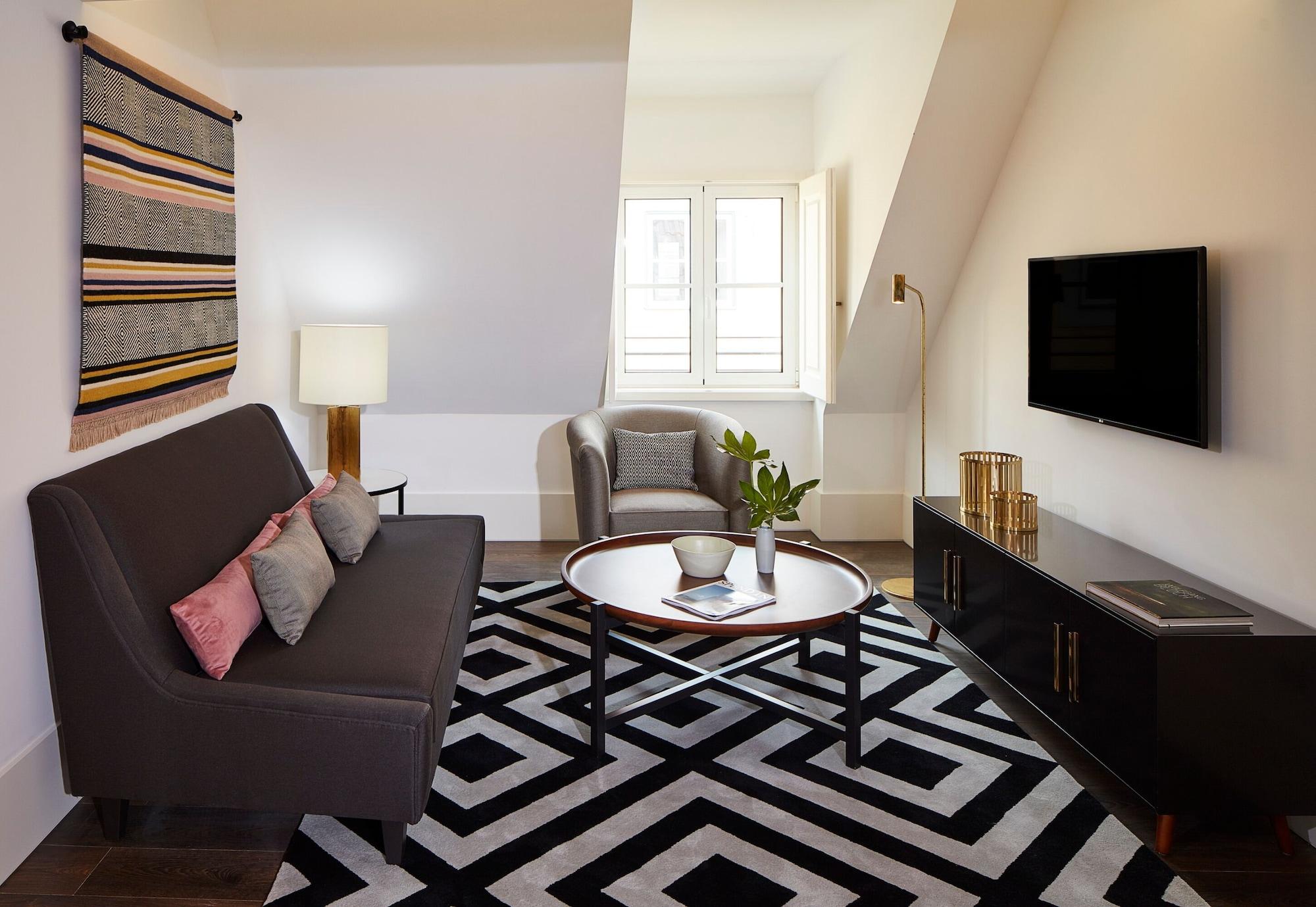 The Lumiares Hotel & Spa - Small Luxury Hotels Of The World Lisboa Екстериор снимка A living room in a typical apartment at The Ivy Collection