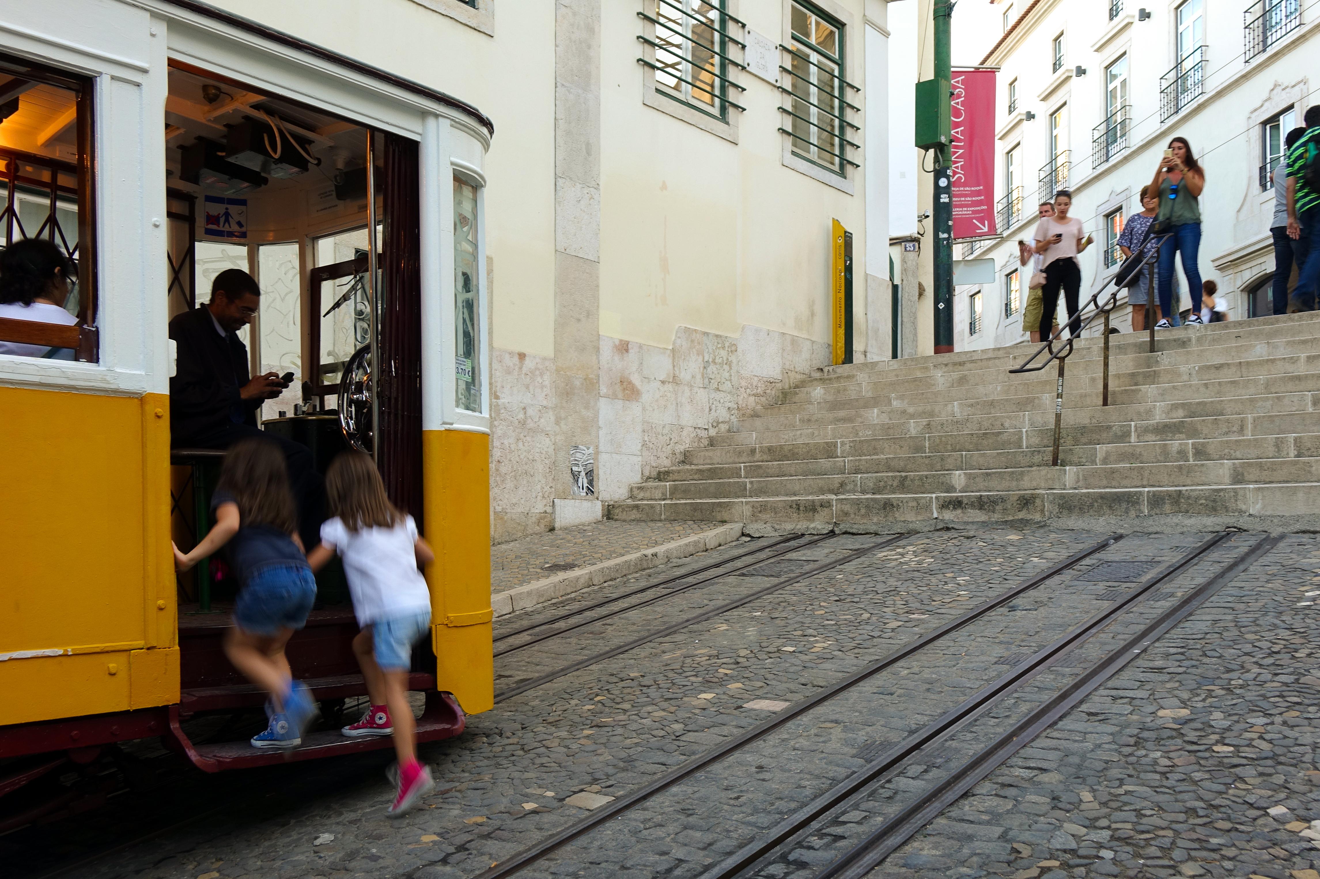 The Lumiares Hotel & Spa - Small Luxury Hotels Of The World Lisboa Екстериор снимка The lower end of the street, with the tram