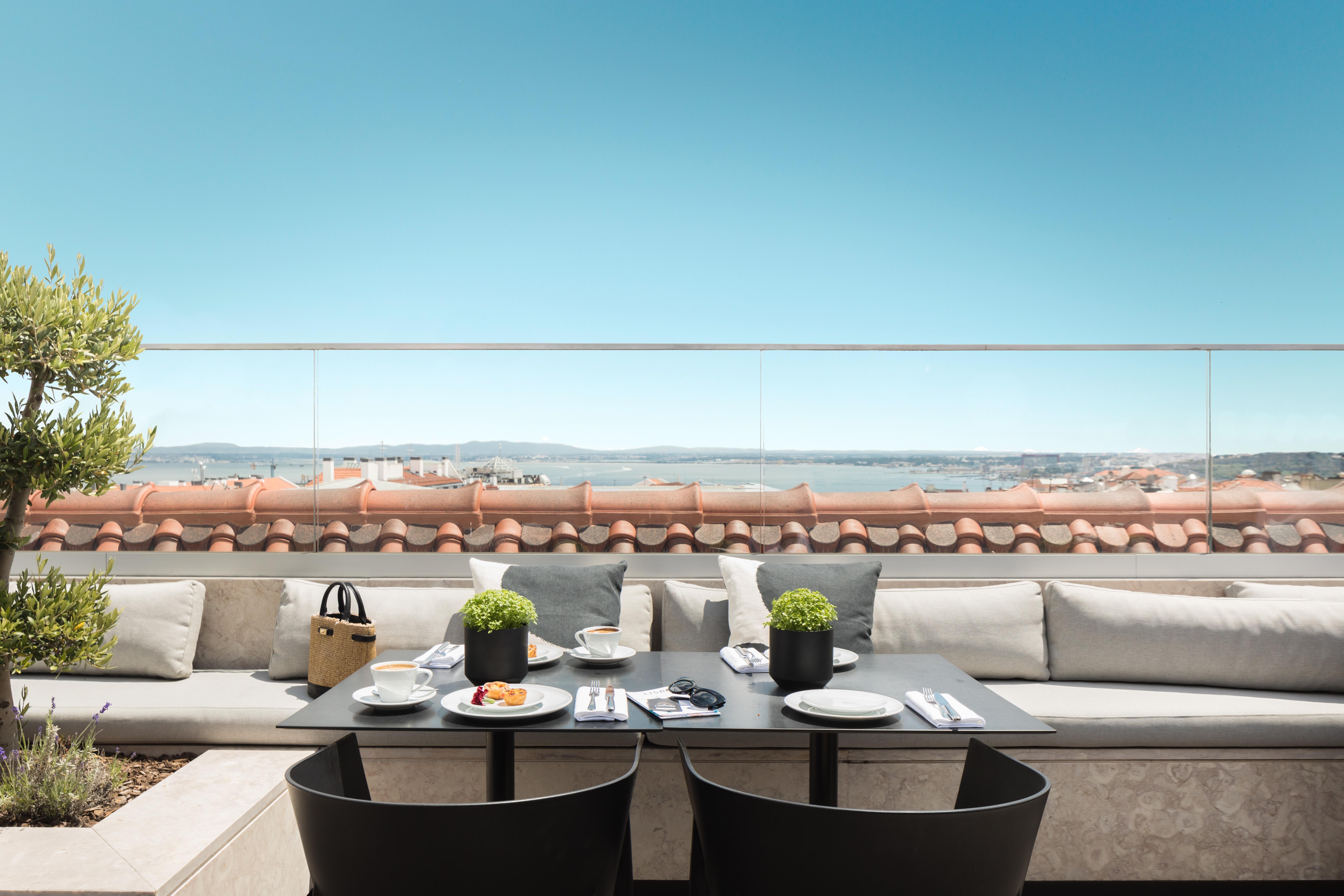 The Lumiares Hotel & Spa - Small Luxury Hotels Of The World Lisboa Екстериор снимка The Terrace at the Hotel