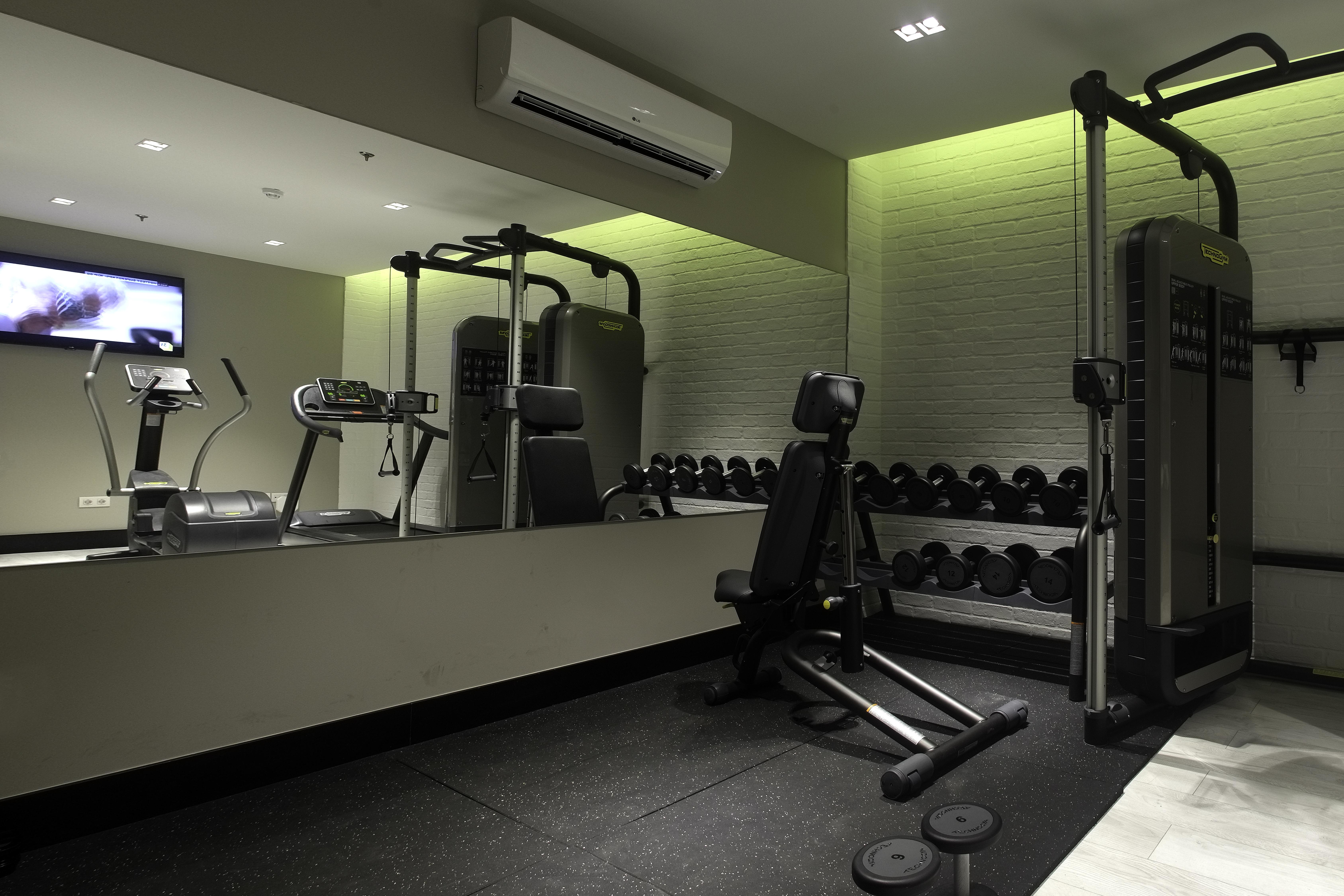 The Lumiares Hotel & Spa - Small Luxury Hotels Of The World Lisboa Екстериор снимка The gym at the hotel